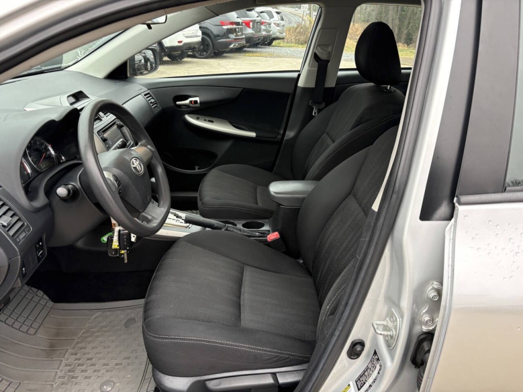 2013 Toyota Corolla Image 11