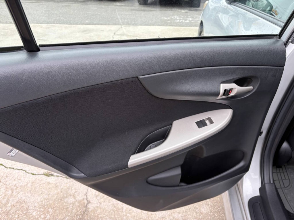 2013 Toyota Corolla Image 19