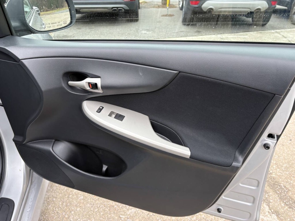 2013 Toyota Corolla Image 22