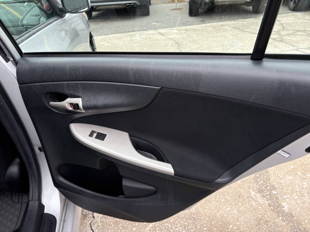 2013 Toyota Corolla Image 25