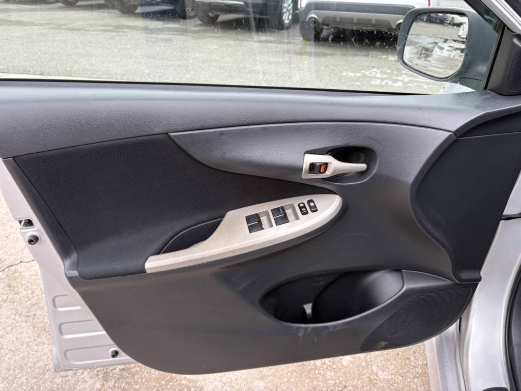 2013 Toyota Corolla Image 10