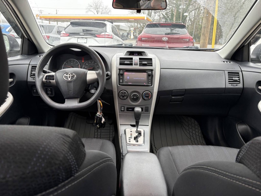 2013 Toyota Corolla Image 18