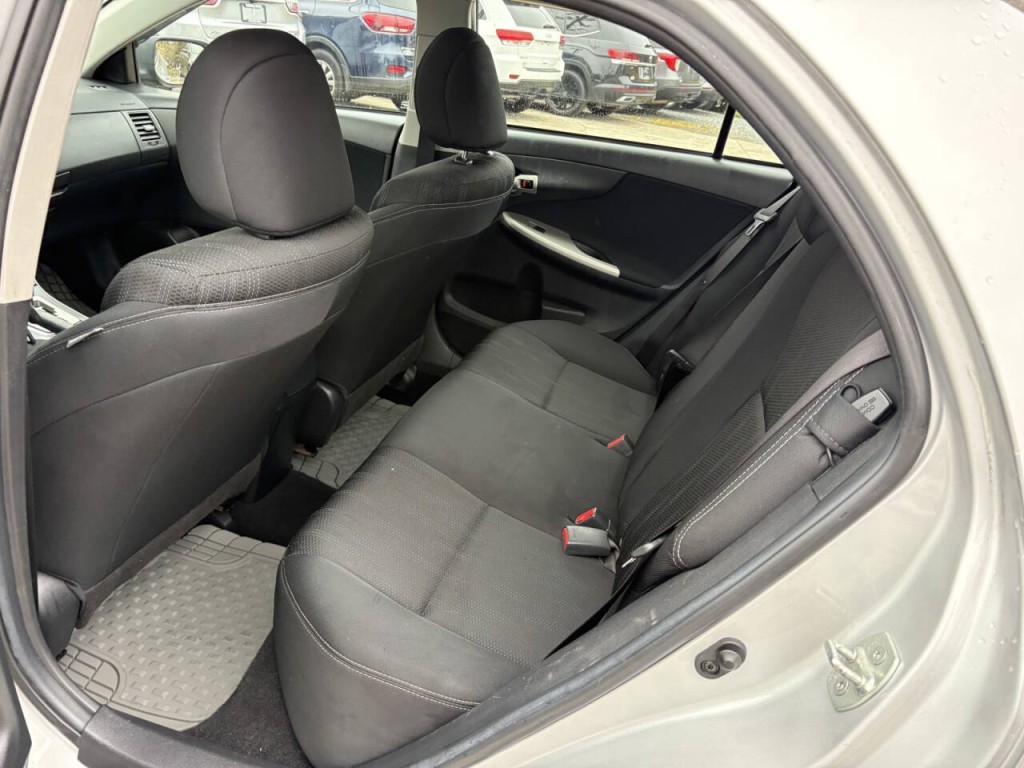 2013 Toyota Corolla Image 20