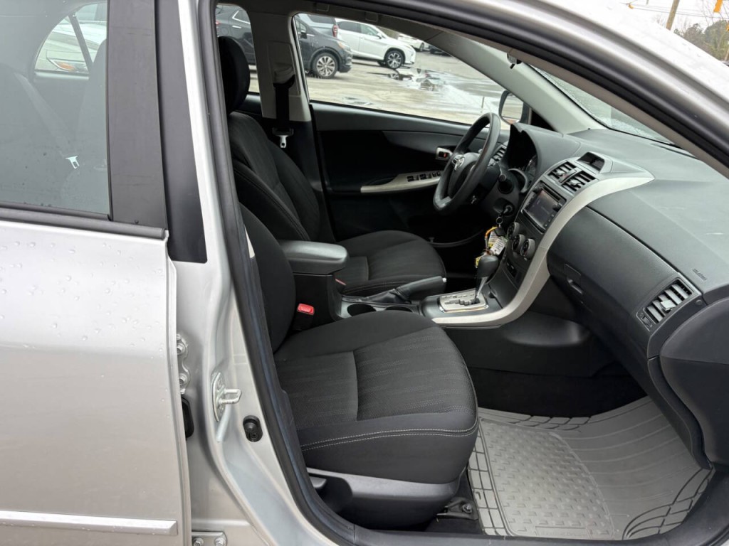 2013 Toyota Corolla Image 23