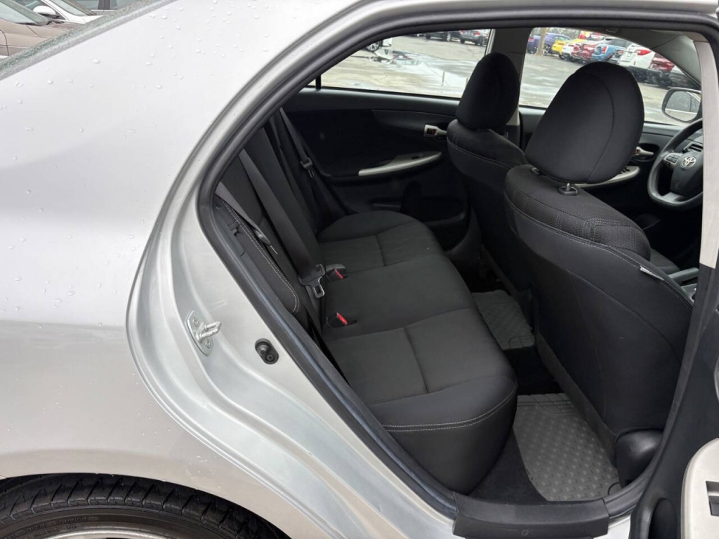 2013 Toyota Corolla Image 26