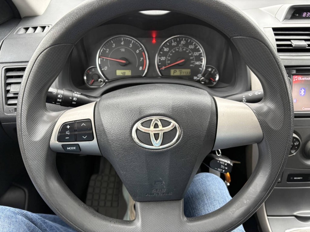 2013 Toyota Corolla Image 13