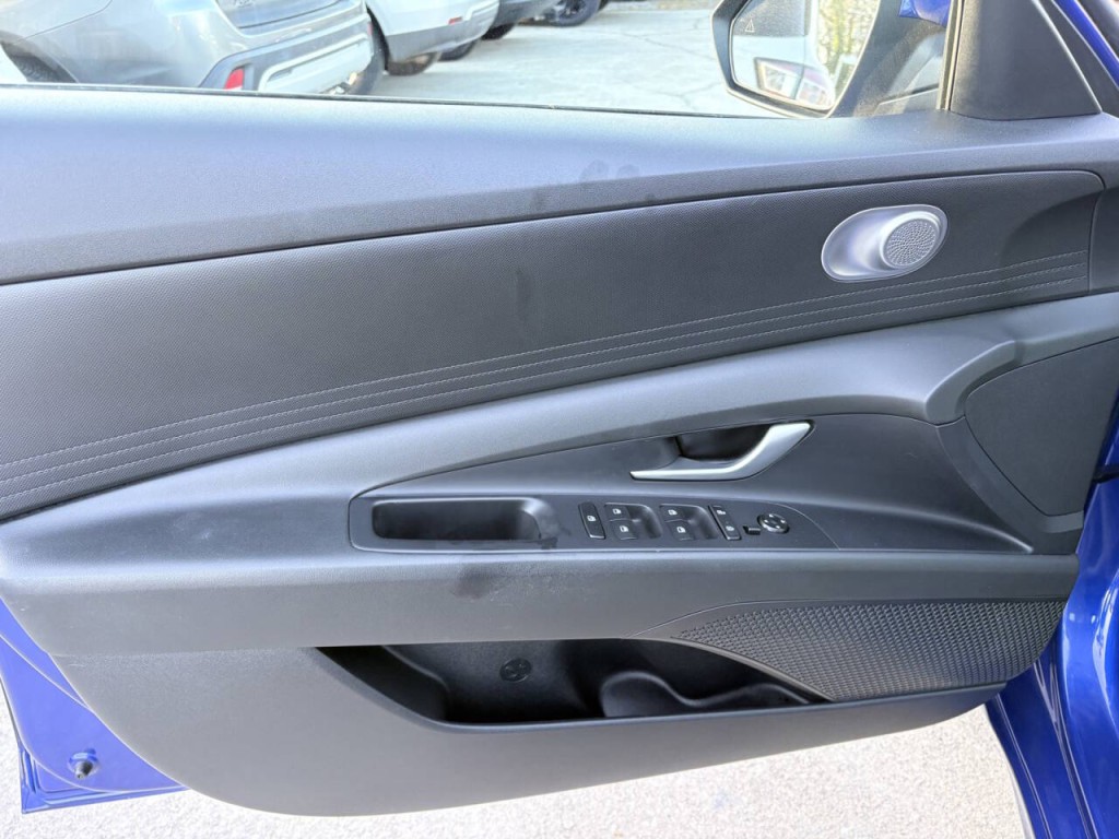 2023 Hyundai Elantra Image 9