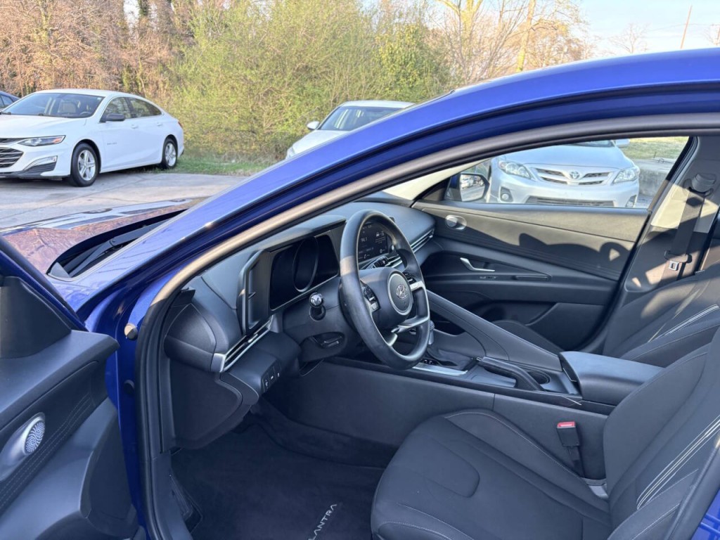 2023 Hyundai Elantra Image 11