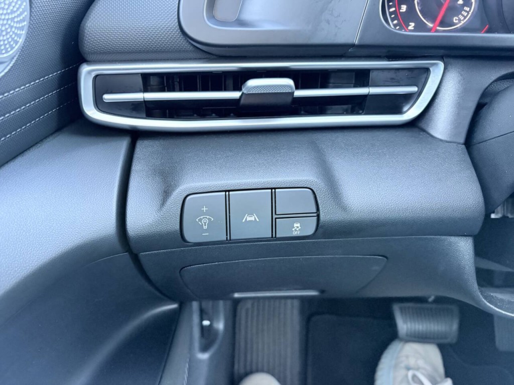 2023 Hyundai Elantra Image 12