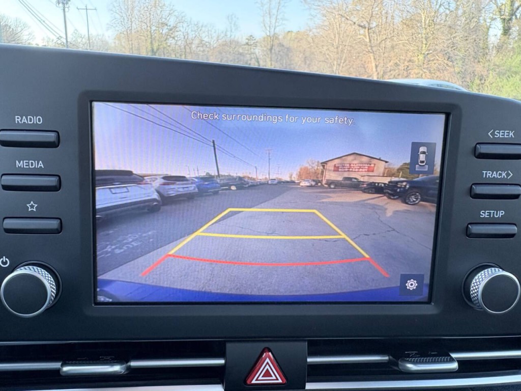 2023 Hyundai Elantra Image 19