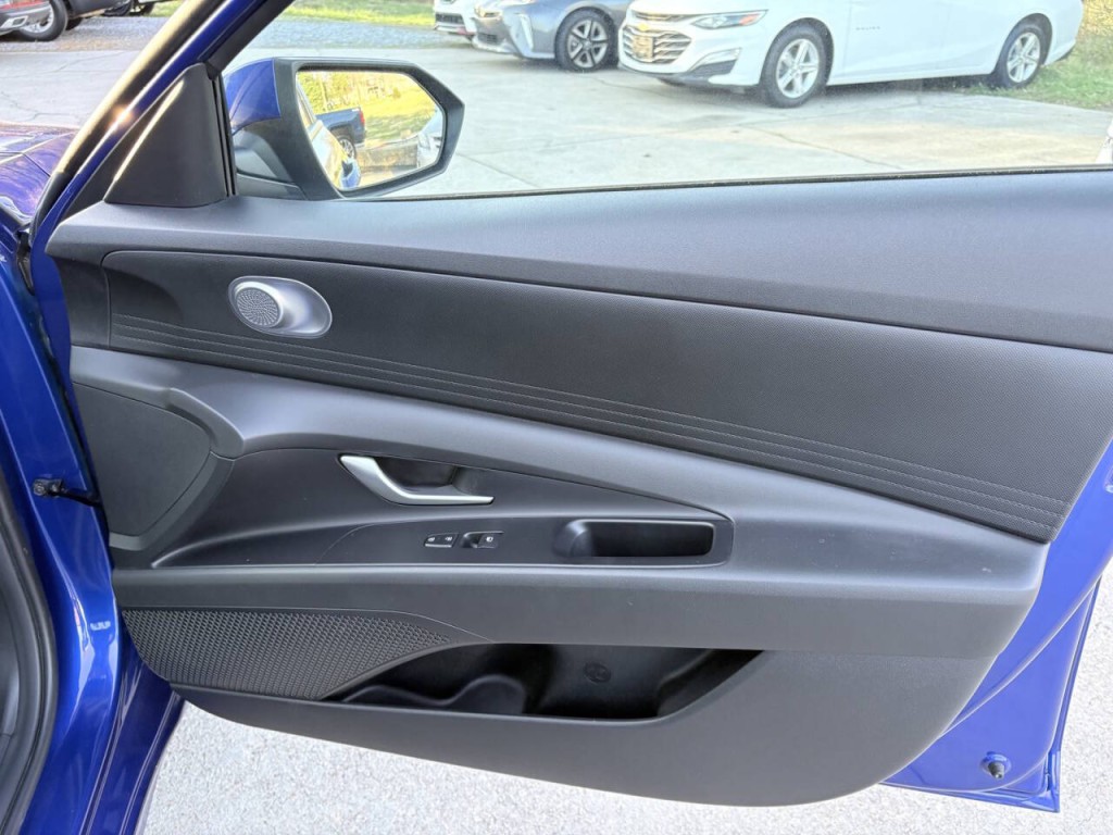 2023 Hyundai Elantra Image 26
