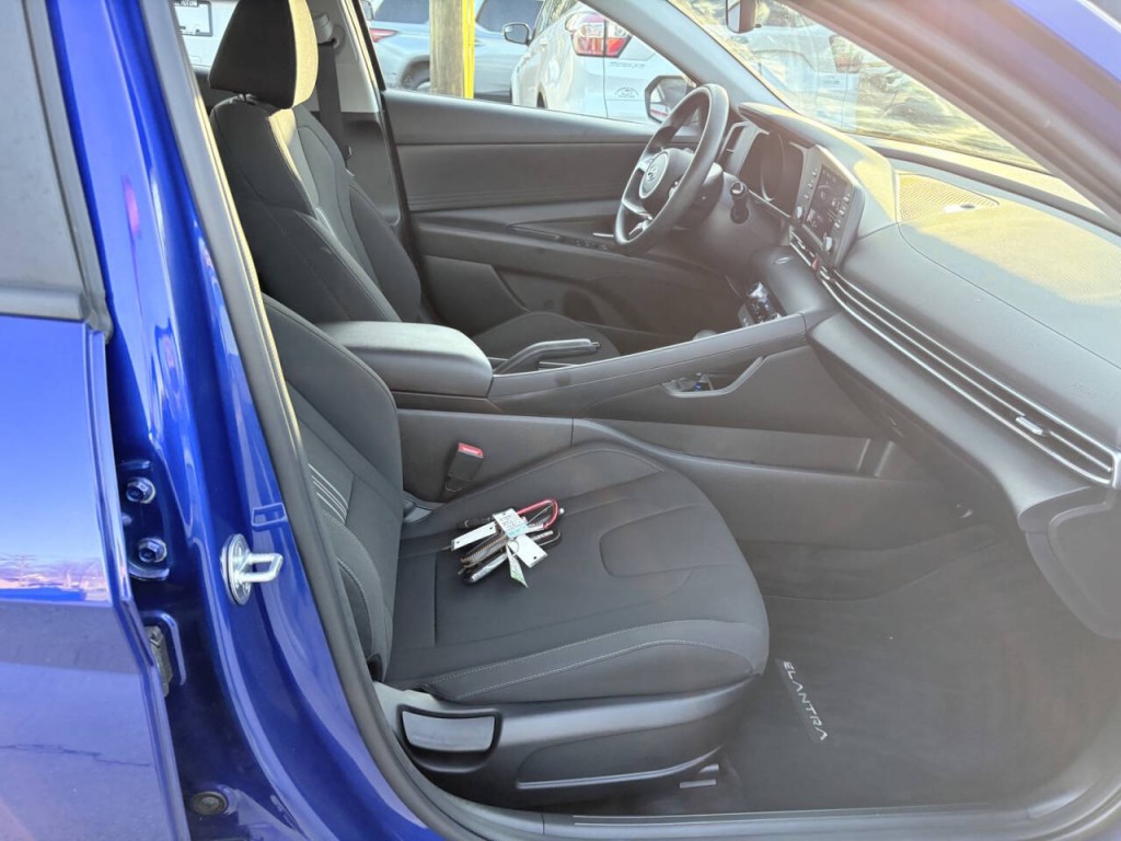 2023 Hyundai Elantra Image 27