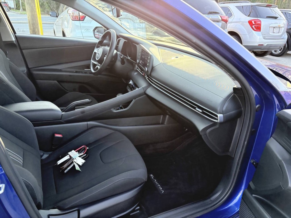 2023 Hyundai Elantra Image 28