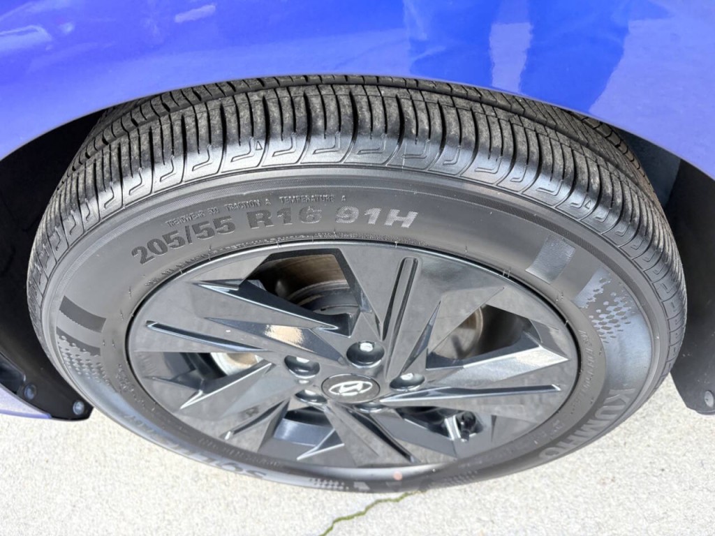 2023 Hyundai Elantra Image 35