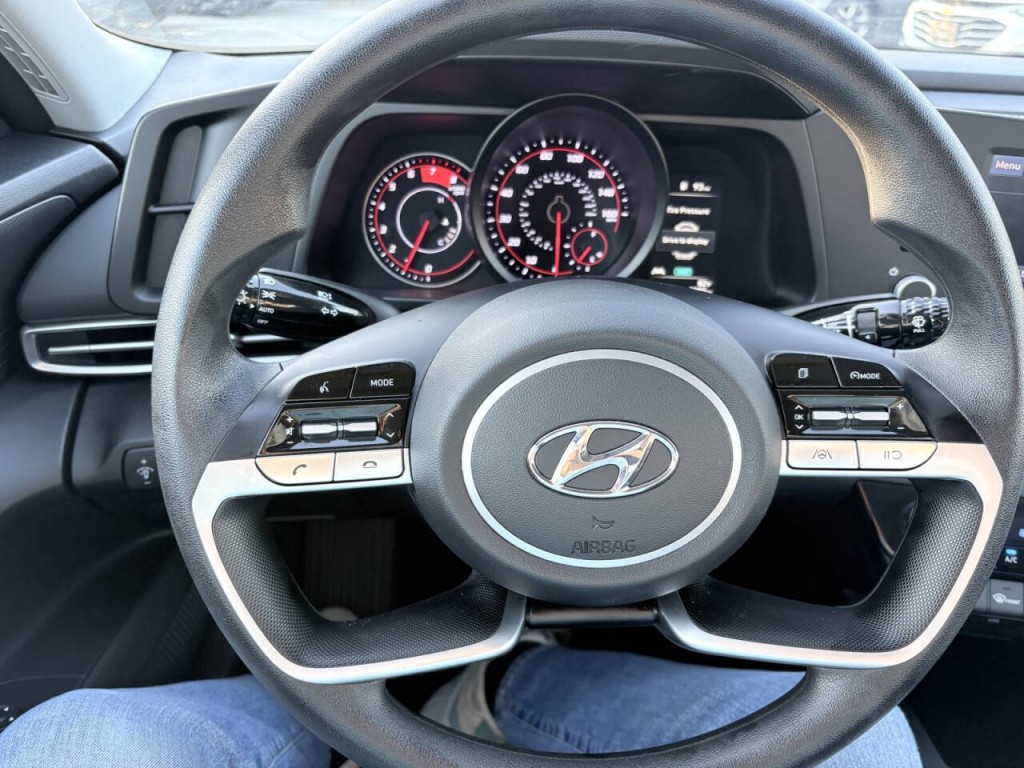 2023 Hyundai Elantra Image 13
