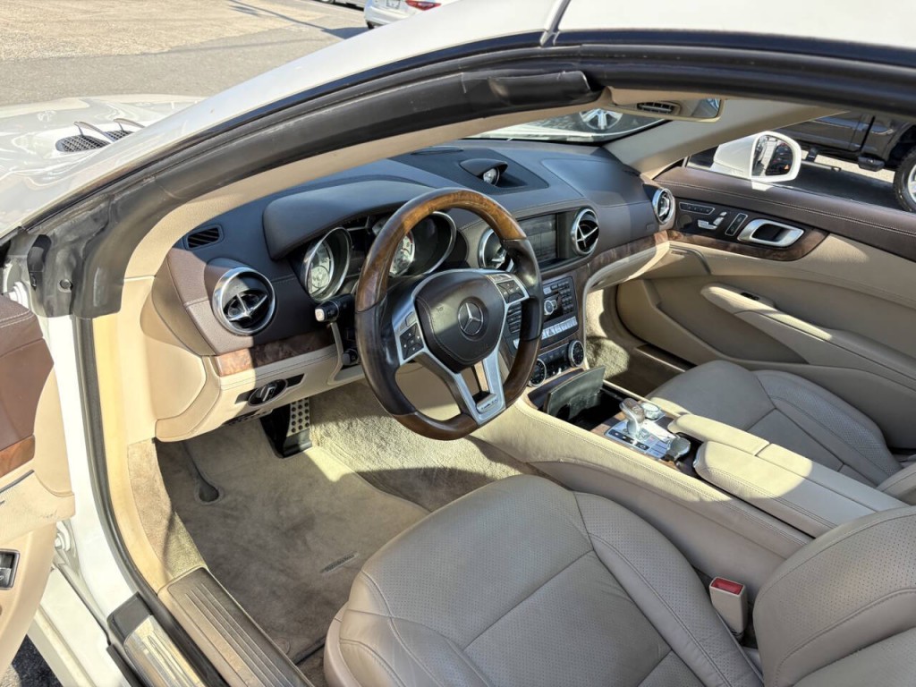 2016 Mercedes-Benz SL-Class Image 11