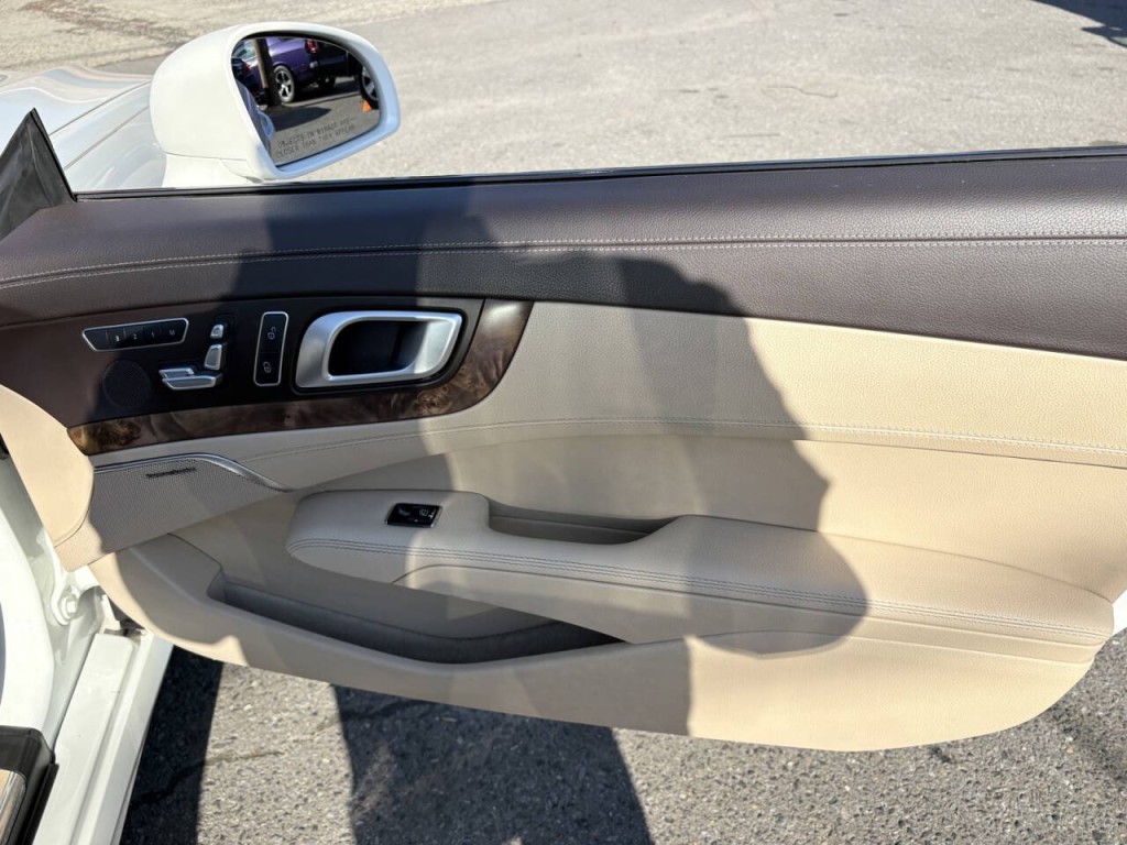 2016 Mercedes-Benz SL-Class Image 12
