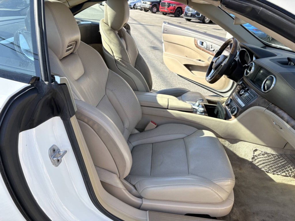 2016 Mercedes-Benz SL-Class Image 13