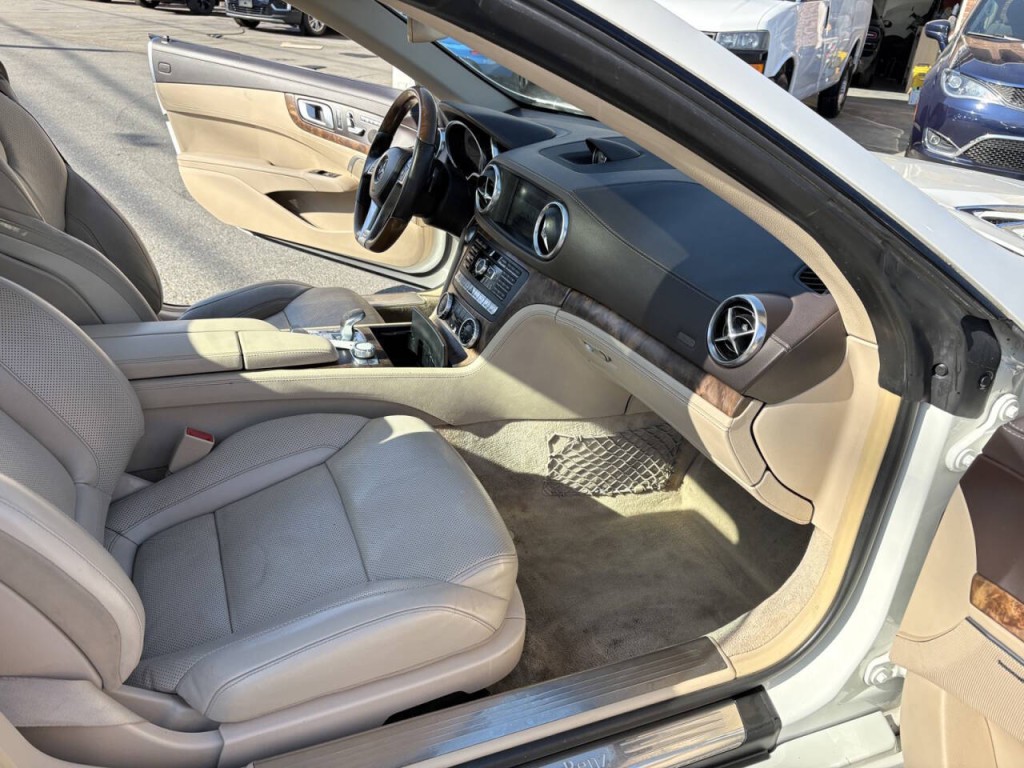 2016 Mercedes-Benz SL-Class Image 14