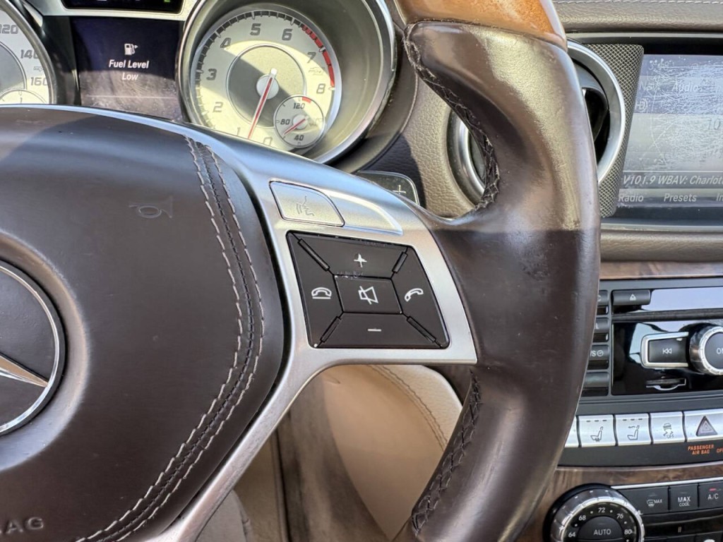 2016 Mercedes-Benz SL-Class Image 16