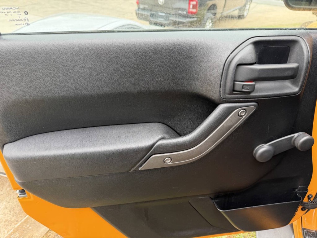 2012 Jeep Wrangler Image 13