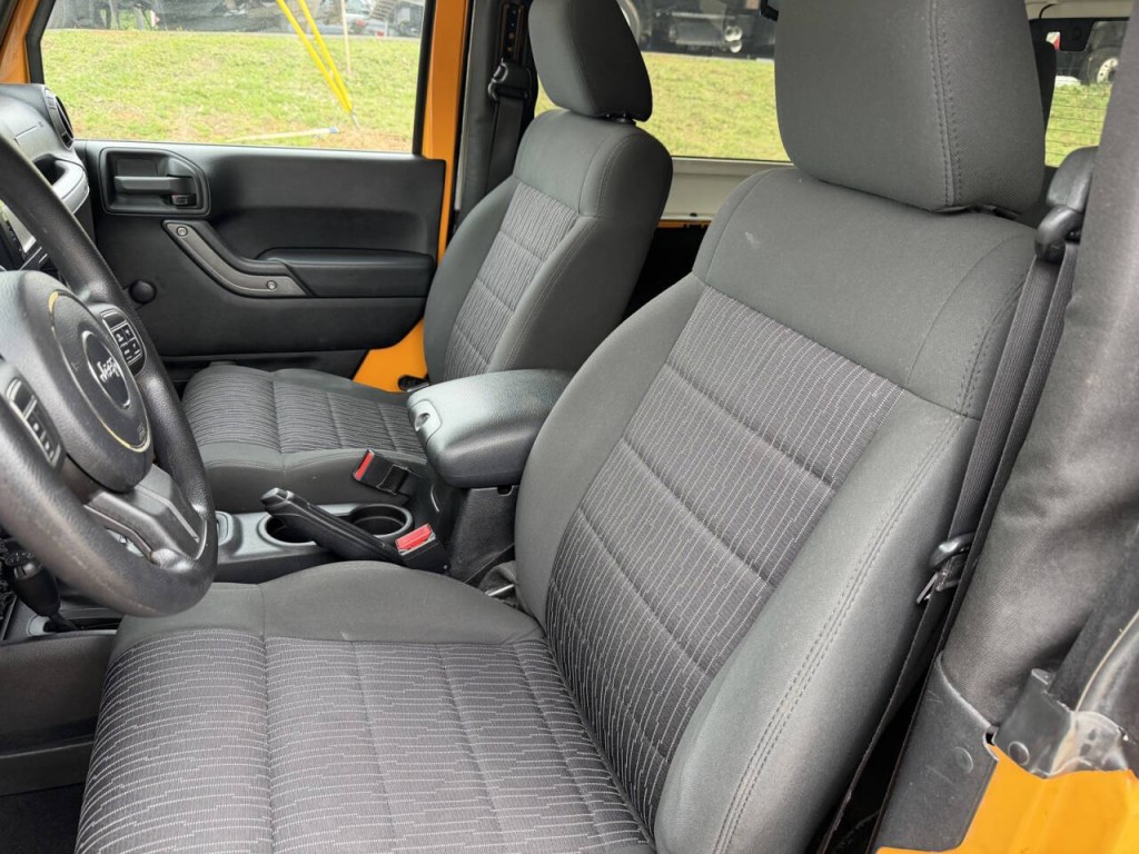 2012 Jeep Wrangler Image 14