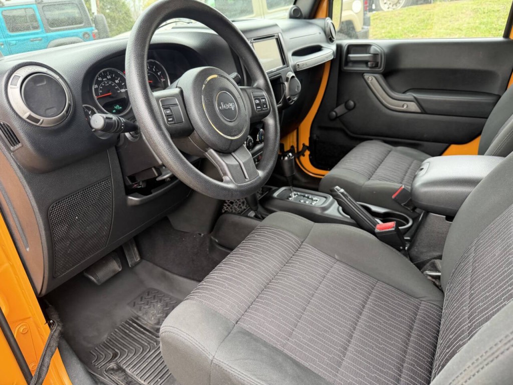 2012 Jeep Wrangler Image 15