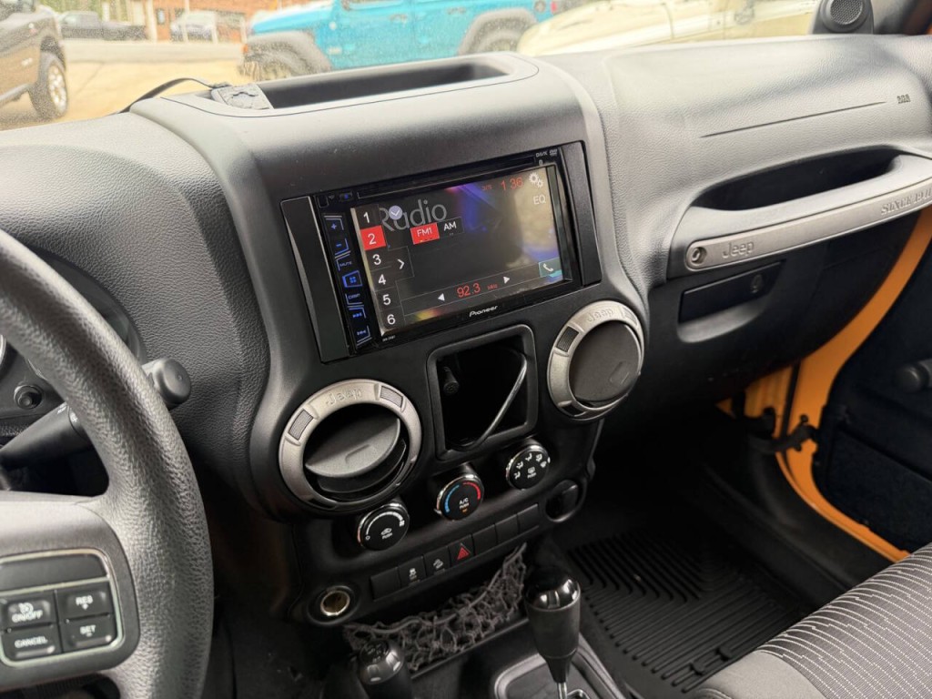 2012 Jeep Wrangler Image 20