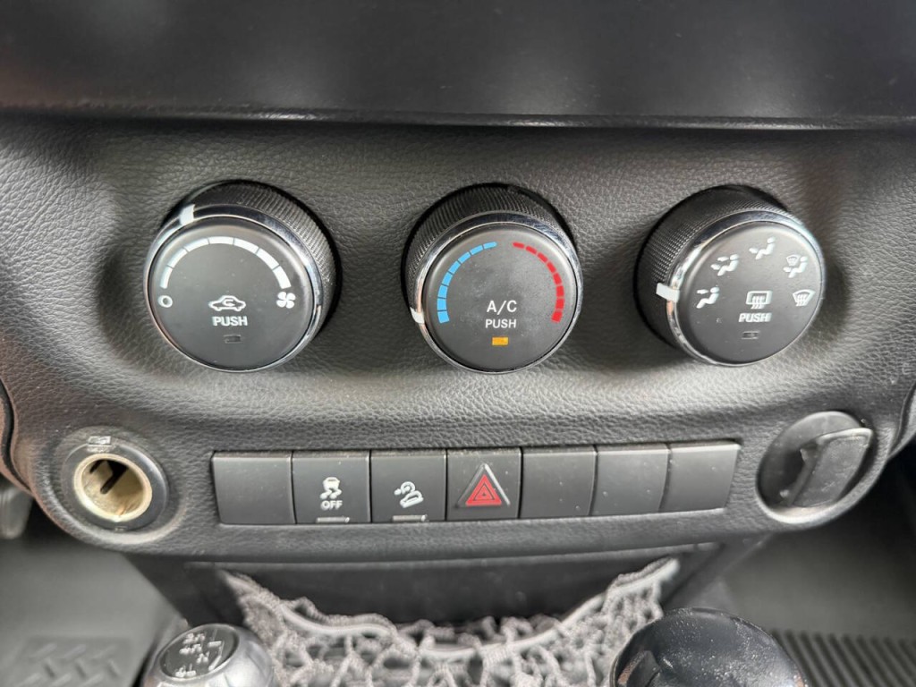 2012 Jeep Wrangler Image 22