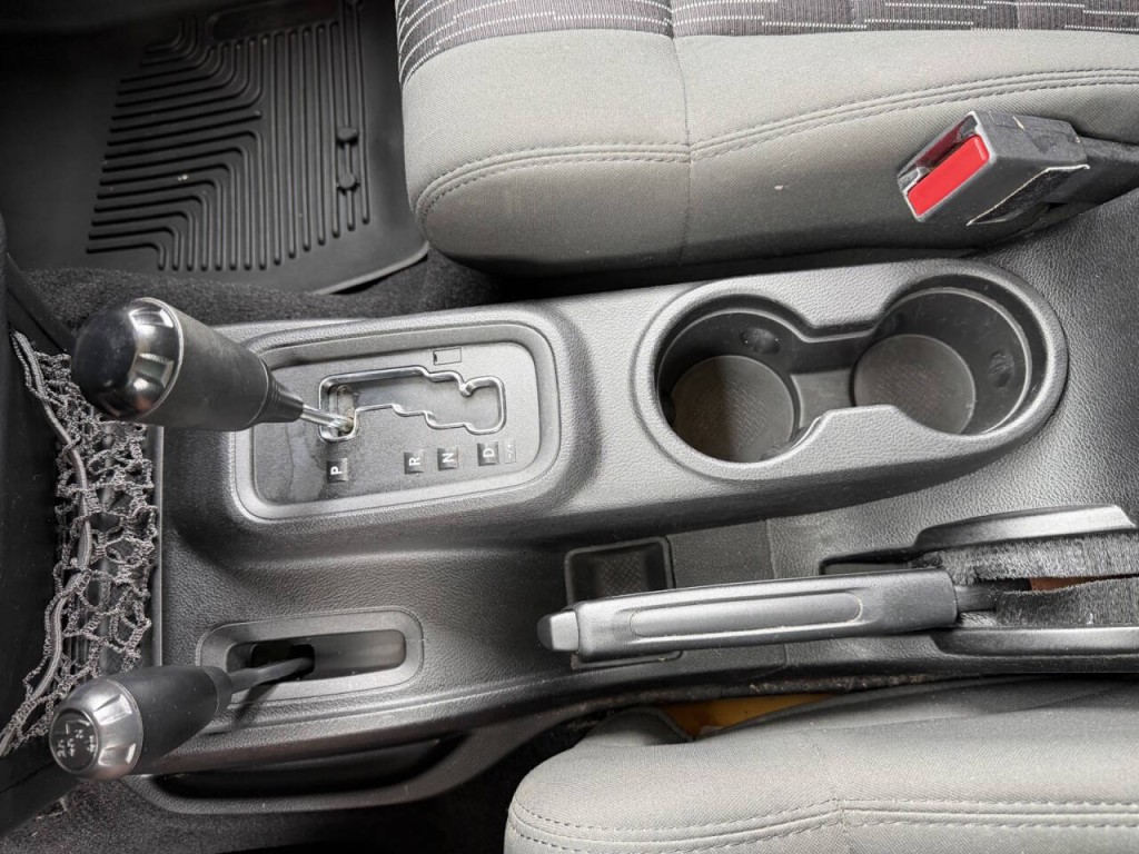 2012 Jeep Wrangler Image 23