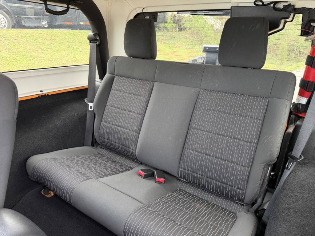 2012 Jeep Wrangler Image 25