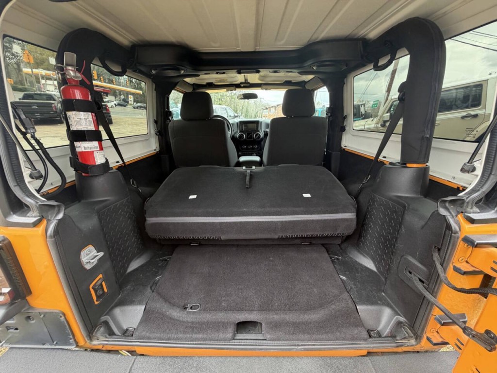 2012 Jeep Wrangler Image 28