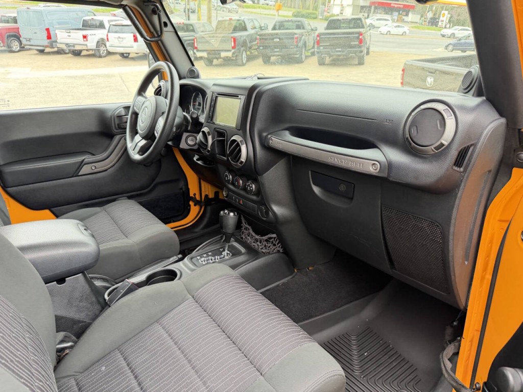 2012 Jeep Wrangler Image 31