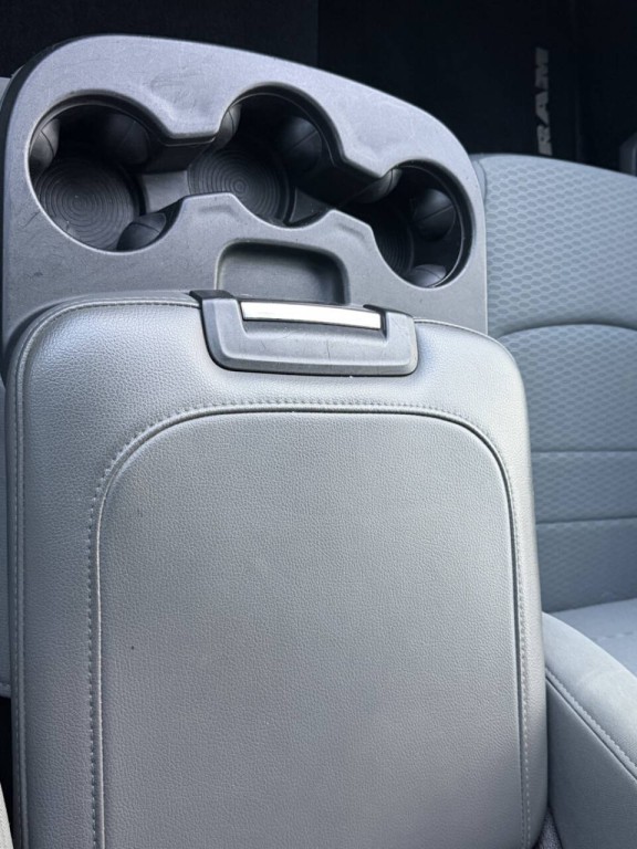 2013 RAM 1500 Image 25