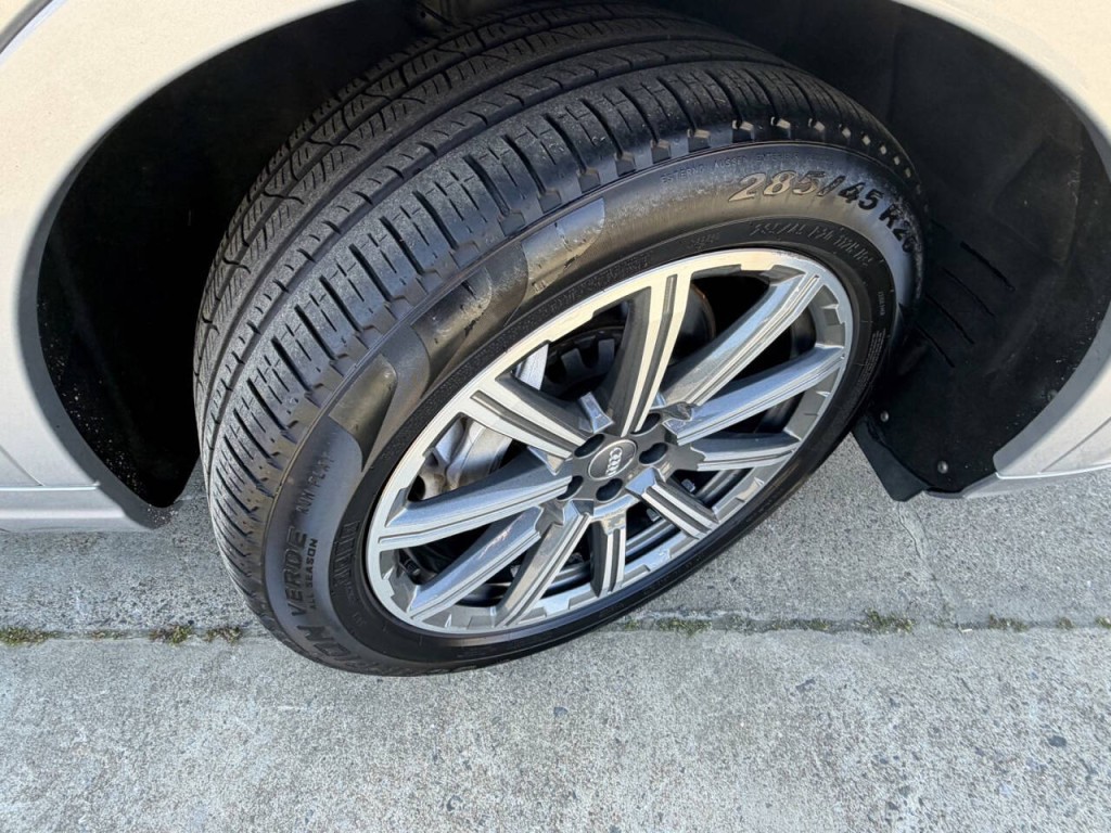 2017 Audi Q7 Image 9