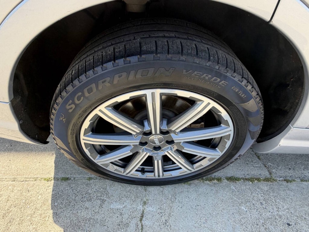 2017 Audi Q7 Image 10