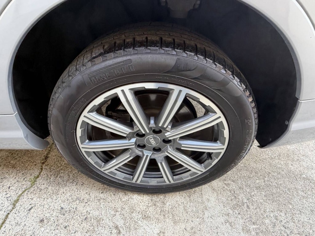 2017 Audi Q7 Image 11