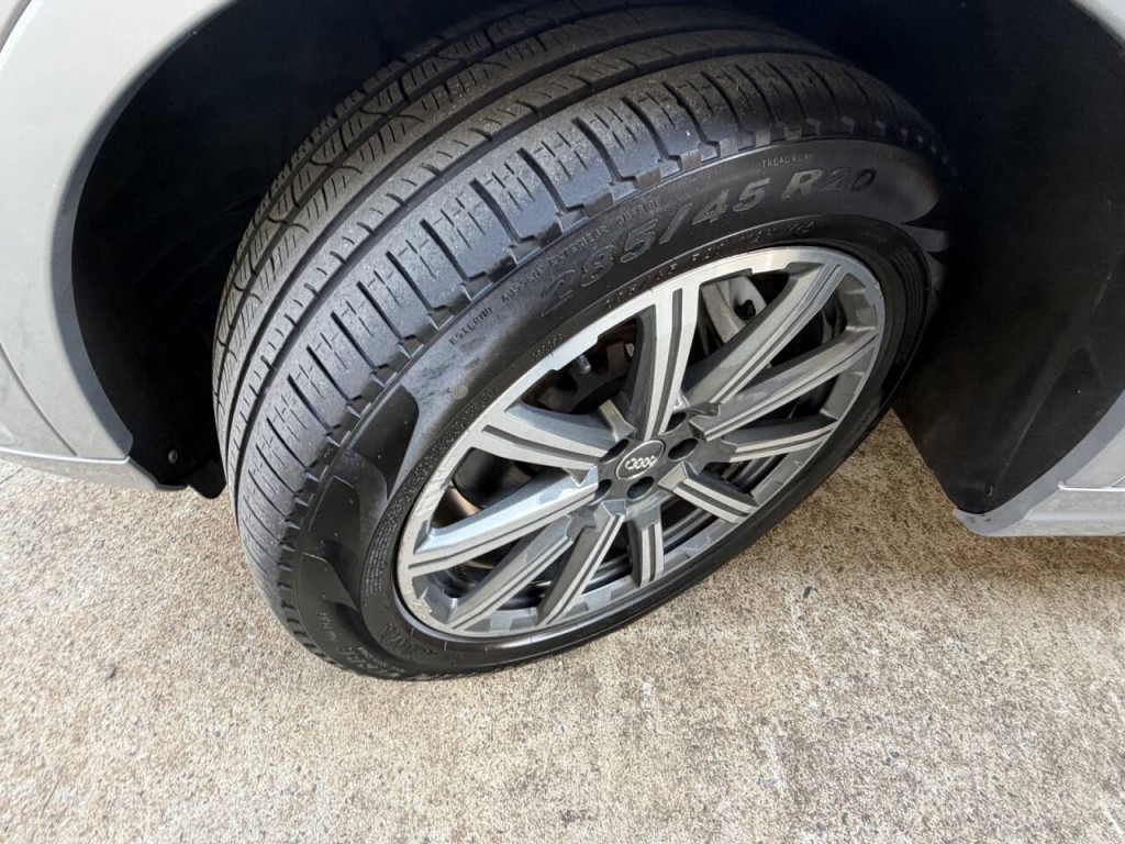 2017 Audi Q7 Image 12