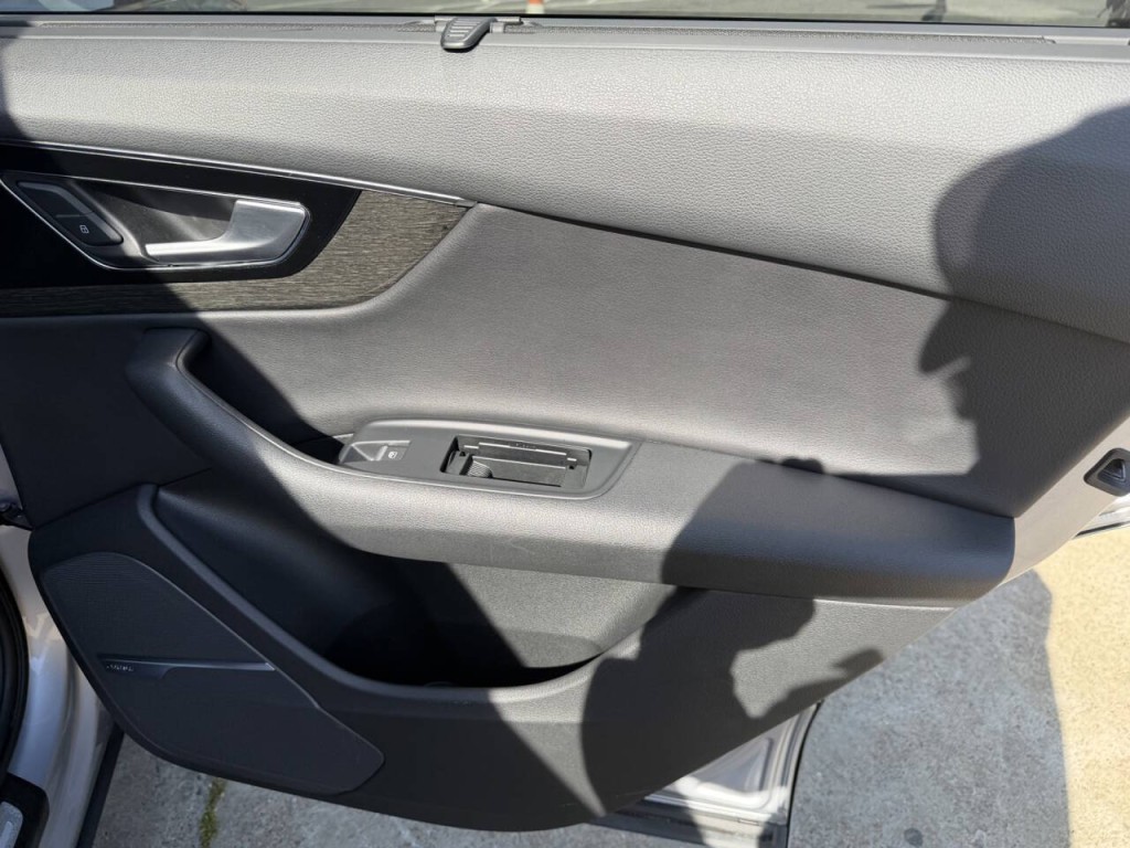 2017 Audi Q7 Image 45