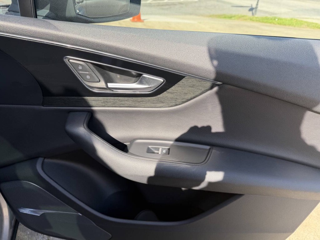 2017 Audi Q7 Image 48