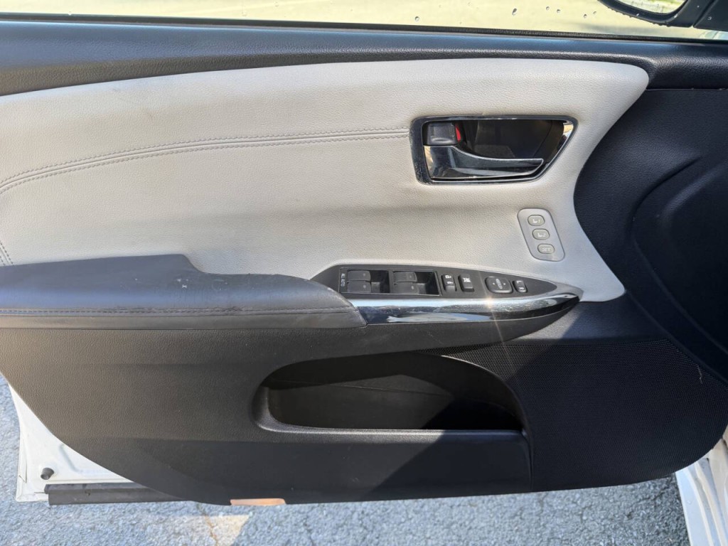 2013 Toyota Avalon Image 14