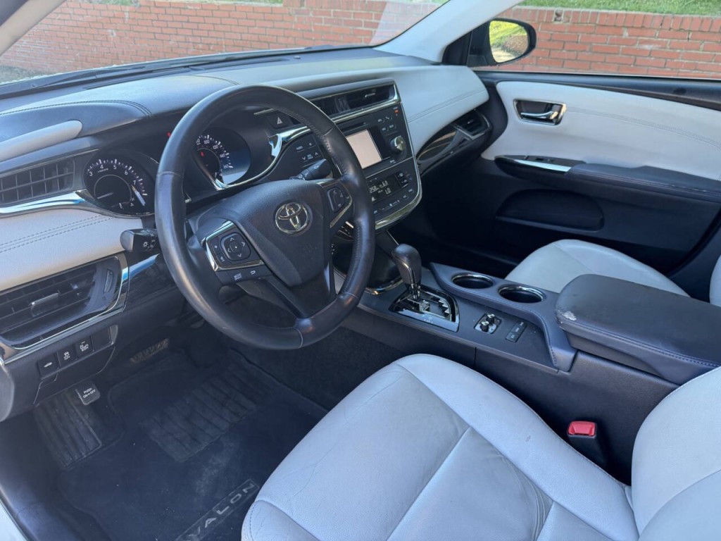 2013 Toyota Avalon Image 16