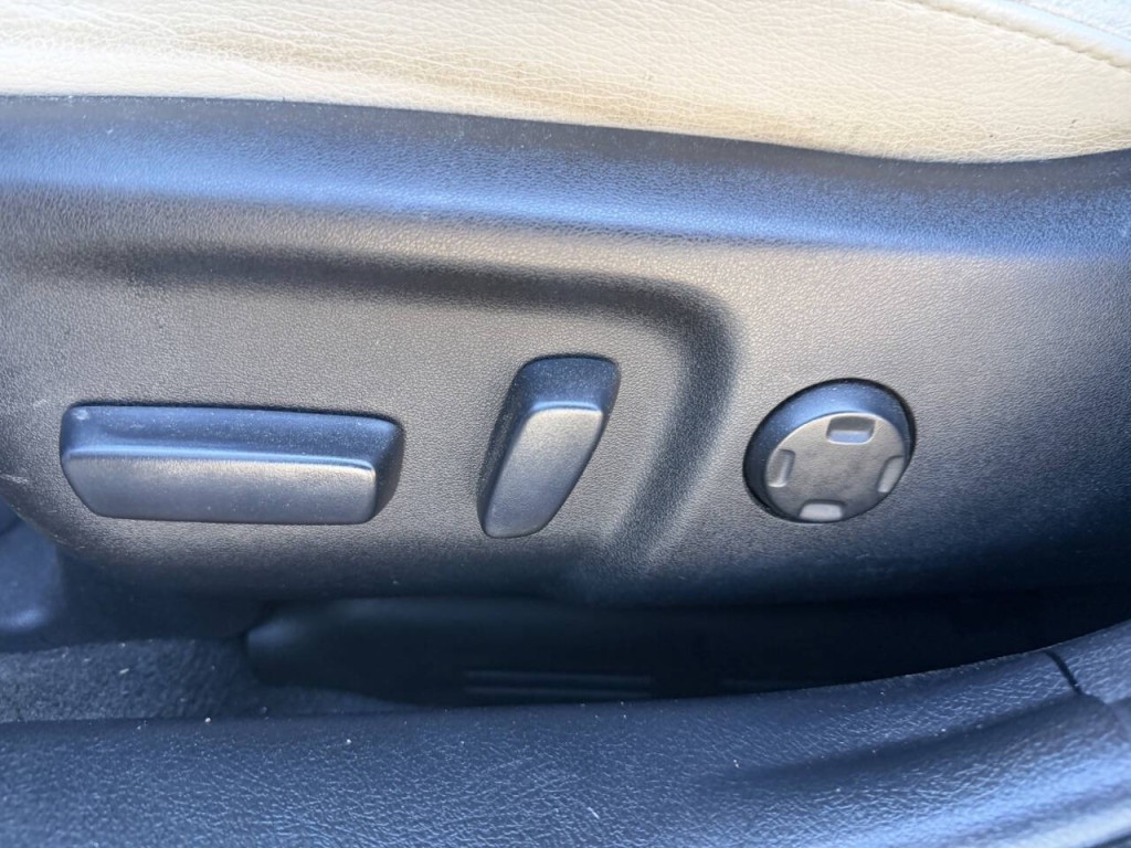 2013 Toyota Avalon Image 17