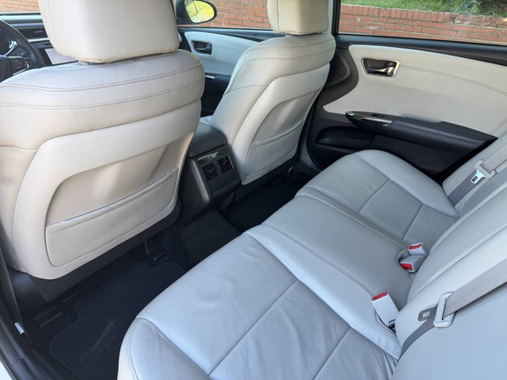 2013 Toyota Avalon Image 32