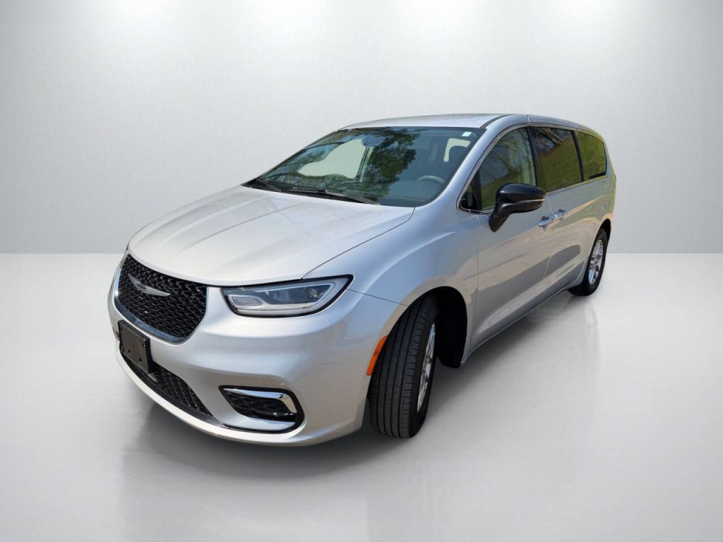 2024 Chrysler Pacifica Image 3