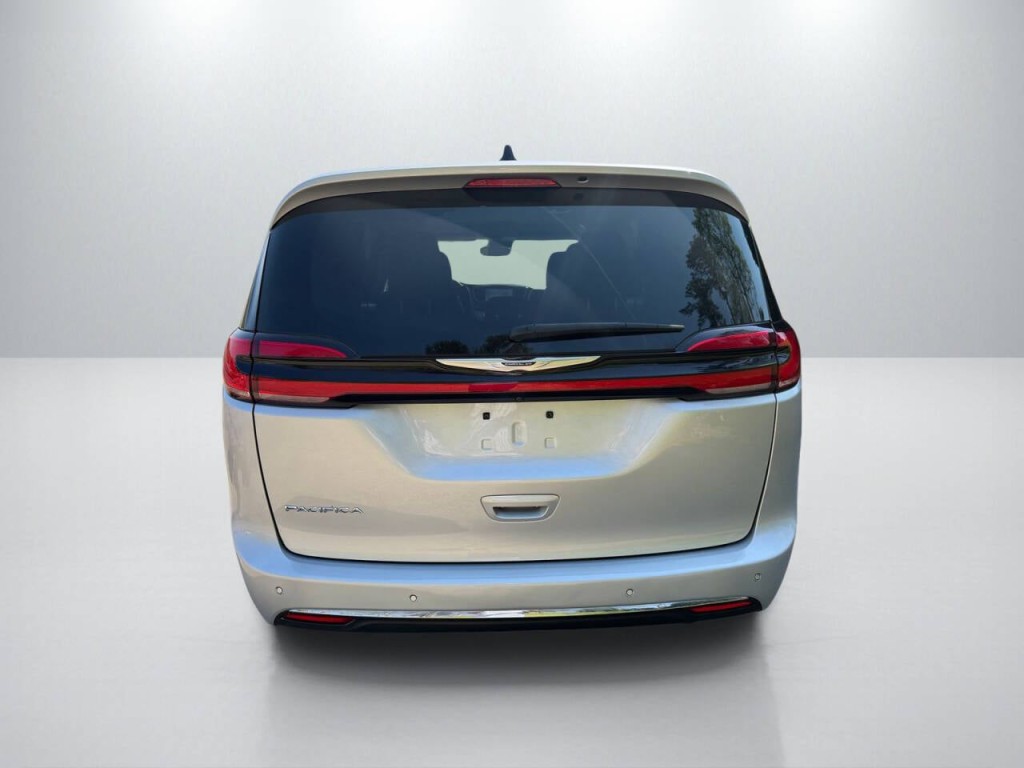 2024 Chrysler Pacifica Image 6