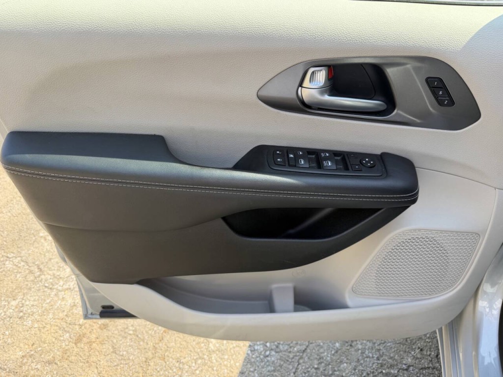 2024 Chrysler Pacifica Image 13