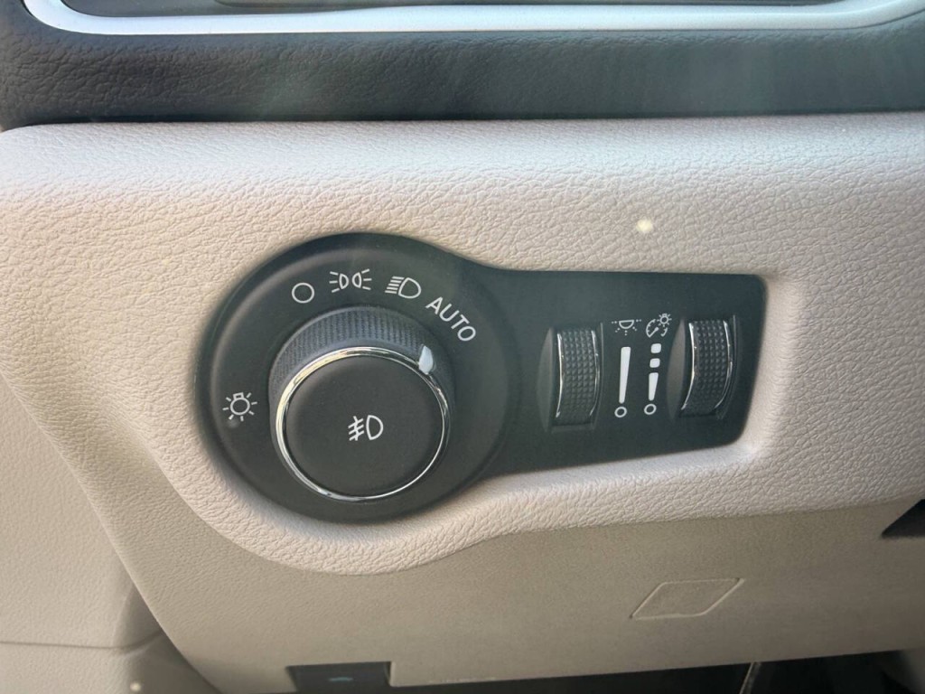 2024 Chrysler Pacifica Image 17