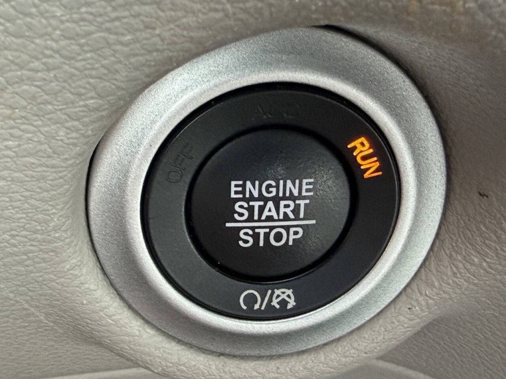 2024 Chrysler Pacifica Image 24