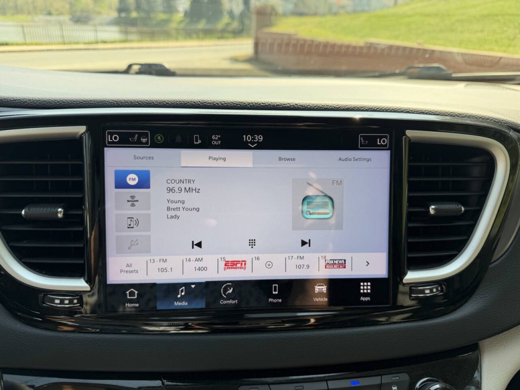 2024 Chrysler Pacifica Image 26